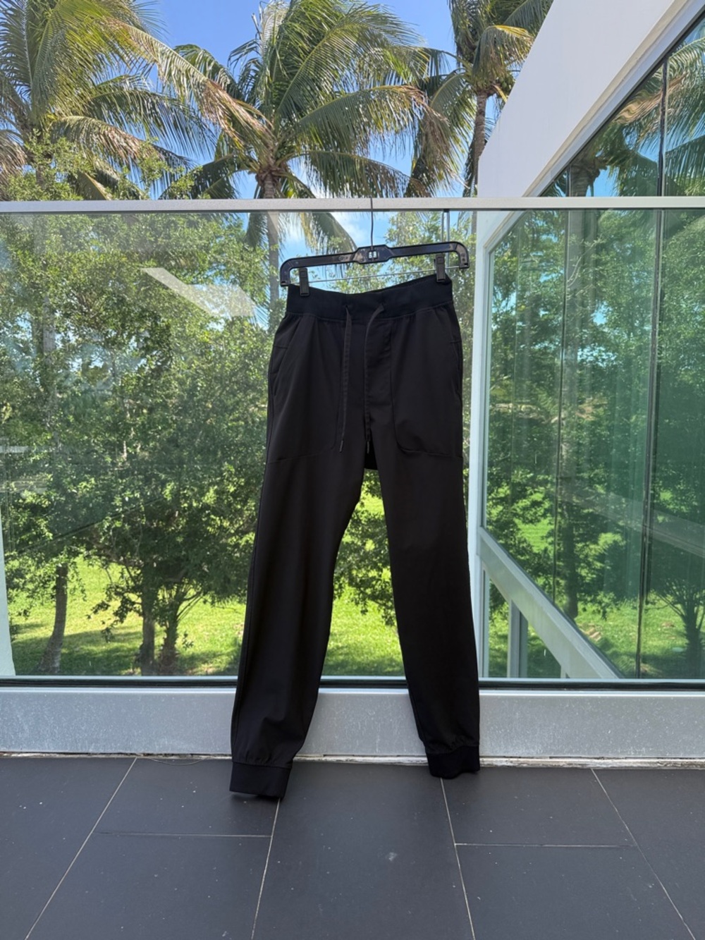 Men's Black Lululemon Pants - Casual Comfort